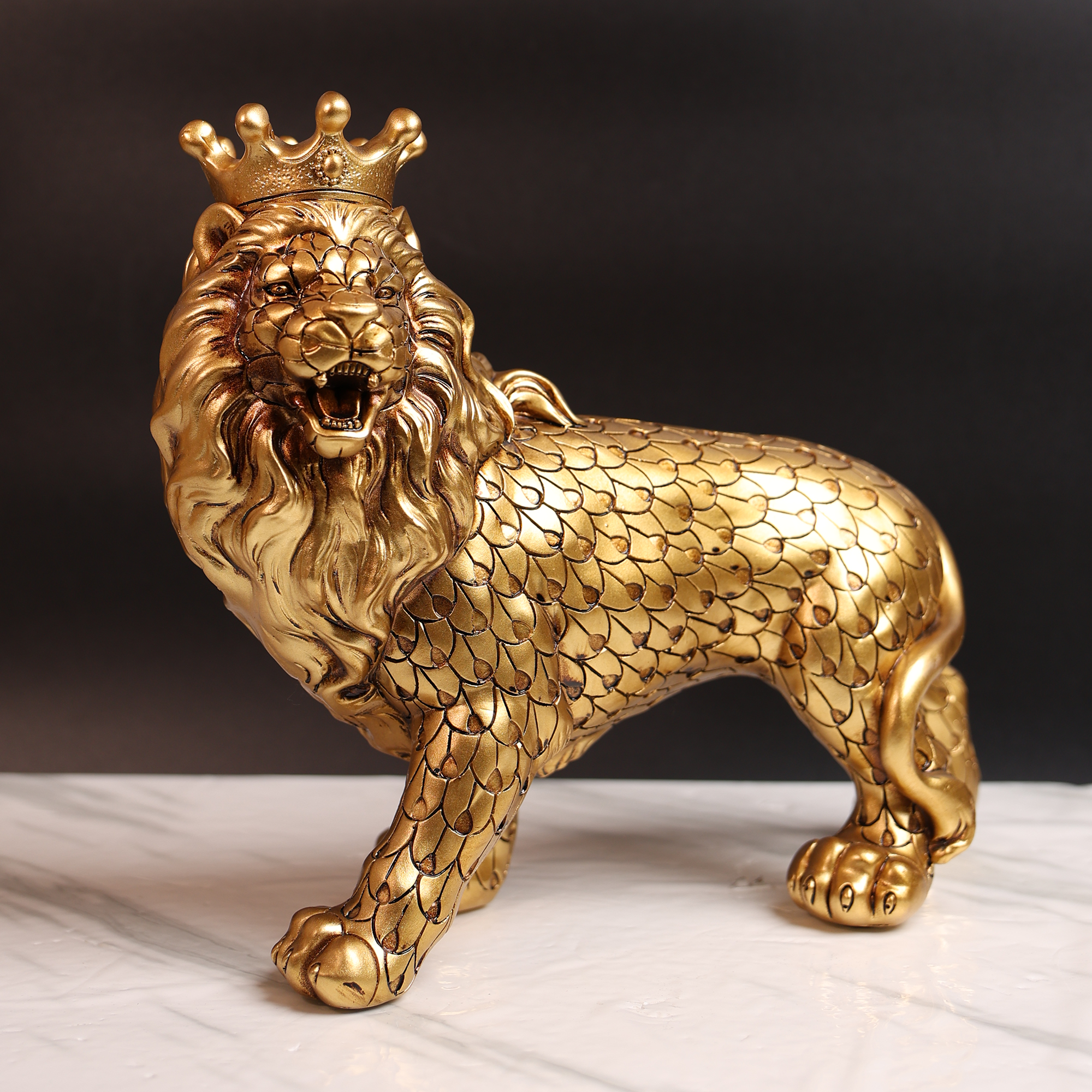 Lion Family Sculpture Decor