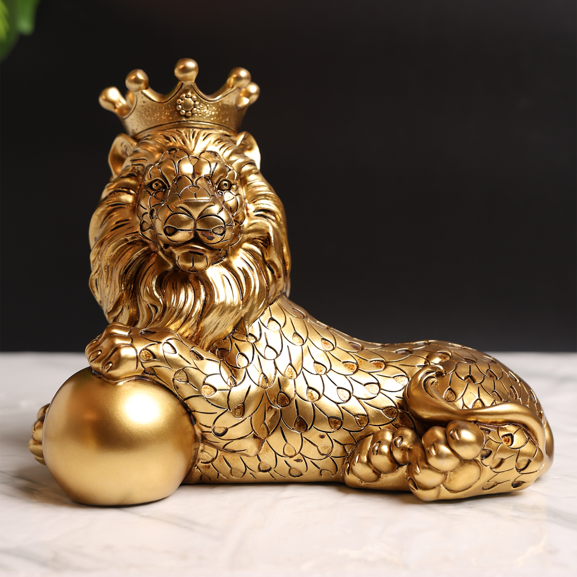 Lion Family Sculpture Decor