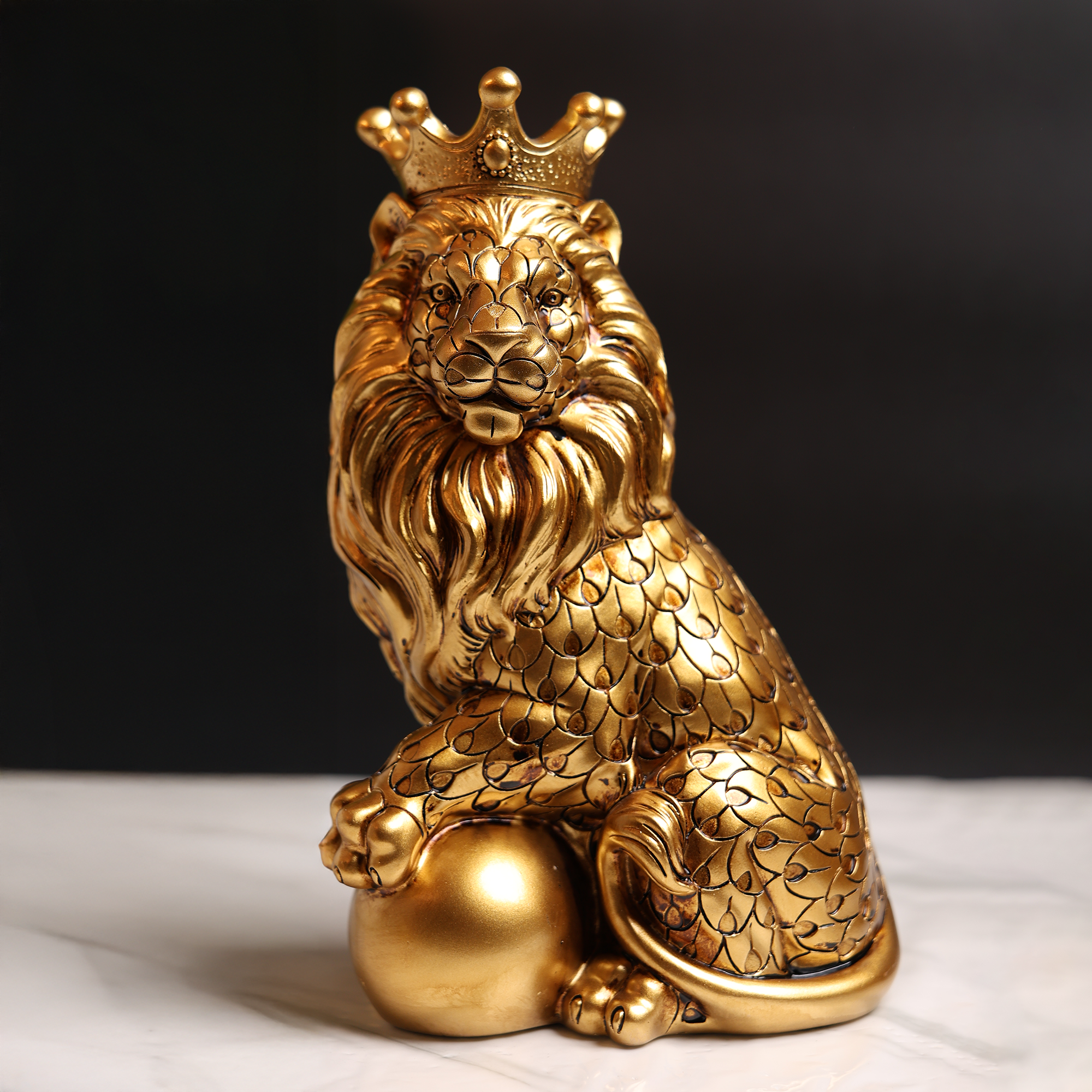 Lion Family Sculpture Decor