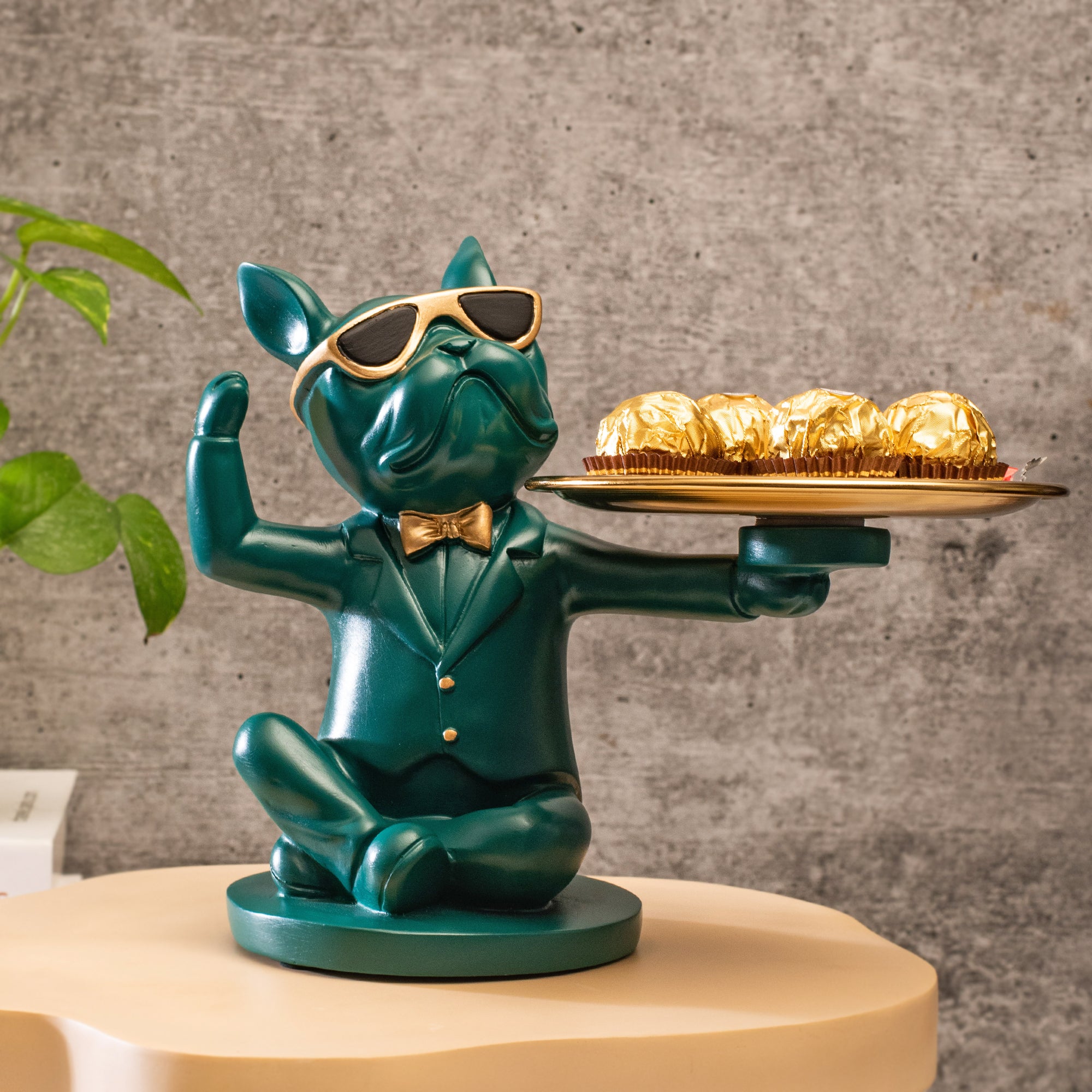 Sturdy Dog Statue With Tray