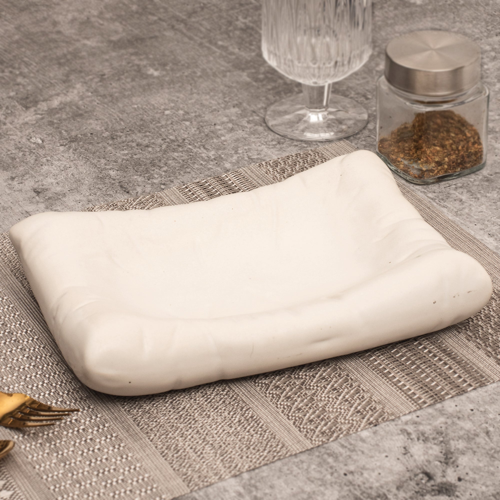 PILLOW SHAPED PLATTER