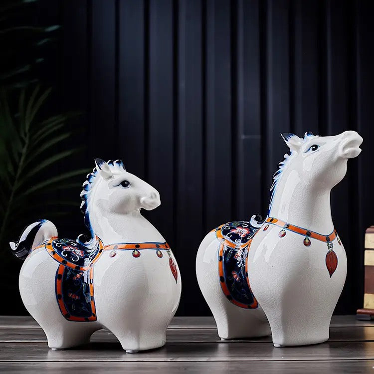 Porcelain Horse Showpiece - Set Of 2 – Smokey Cocktail