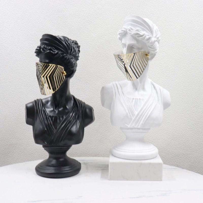 LADY IN MASK - Smokey Cocktail