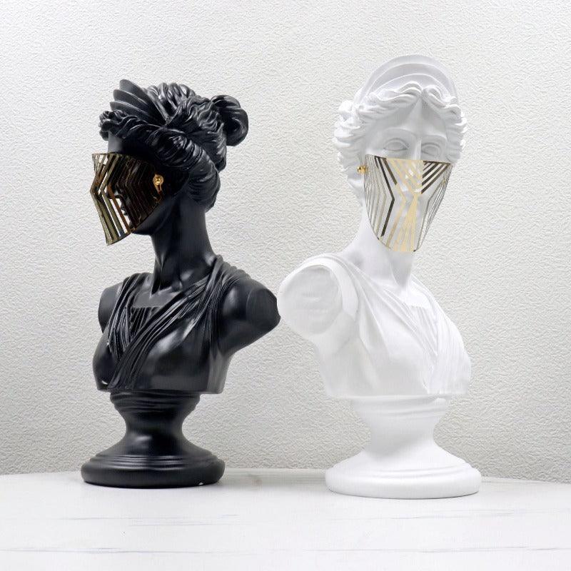 LADY IN MASK - Smokey Cocktail