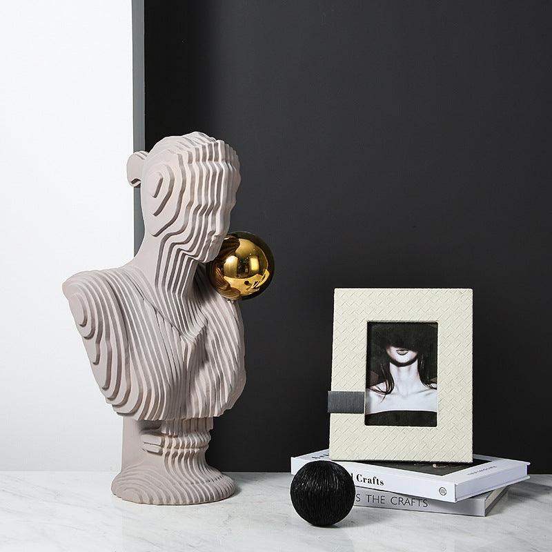 MODERN CUT-SHAPED WOMAN - Smokey Cocktail